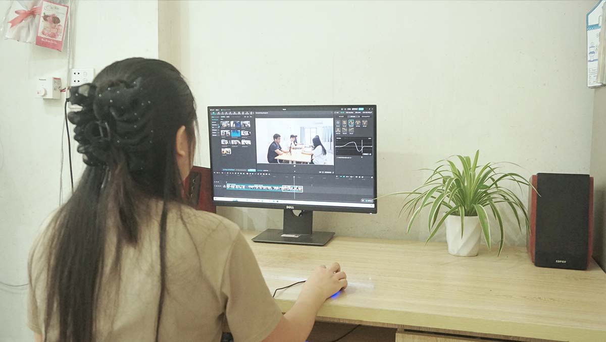 Học viên thực hành edit video trực tiếp trên máy tính tại Lamvideo.net